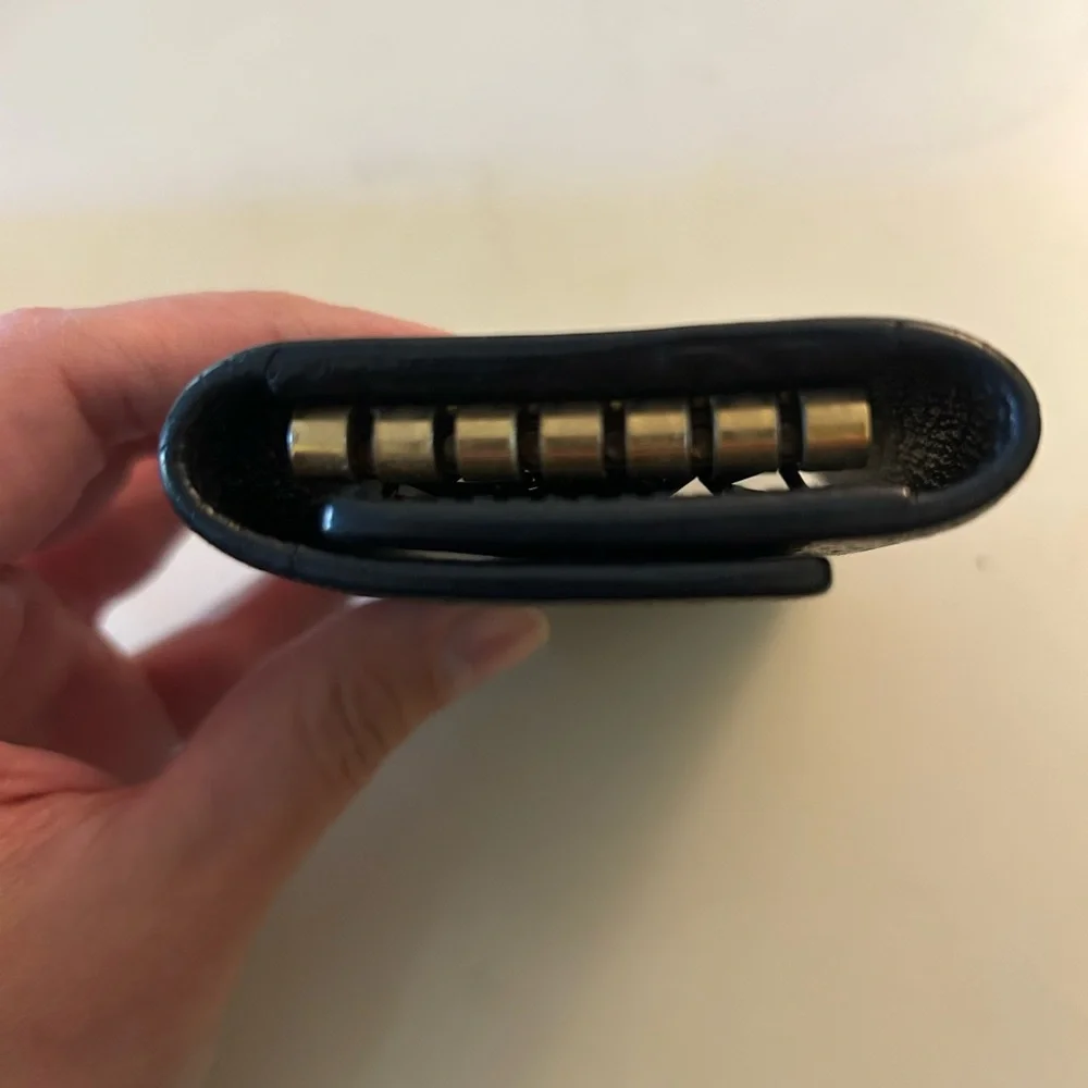 Gucci key holder with green and red Web canvas.Measurements: 4"L x 1.5"W x 2.5"H - Picture 12 of 14